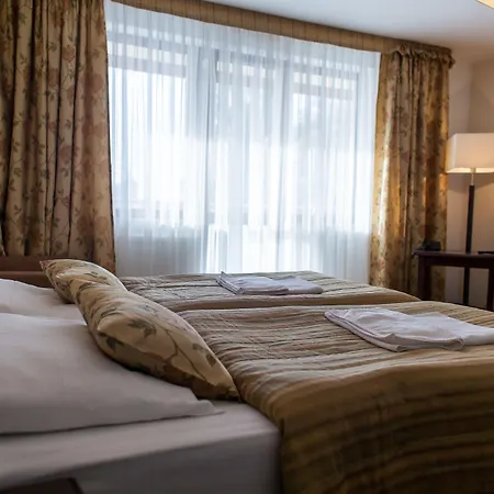 奥林匹克ii酒店 4* 科沃布热格